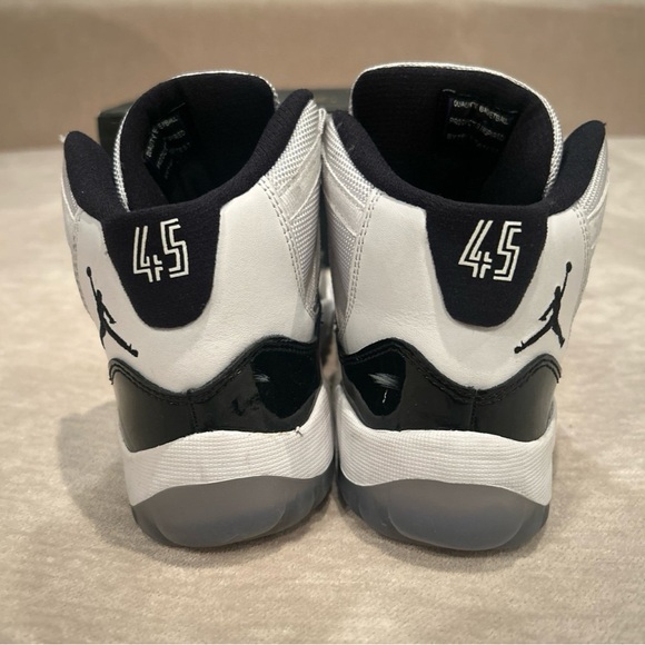 Jordan’s  11 retro (ps) kids size 2Y - Picture 5 of 9
